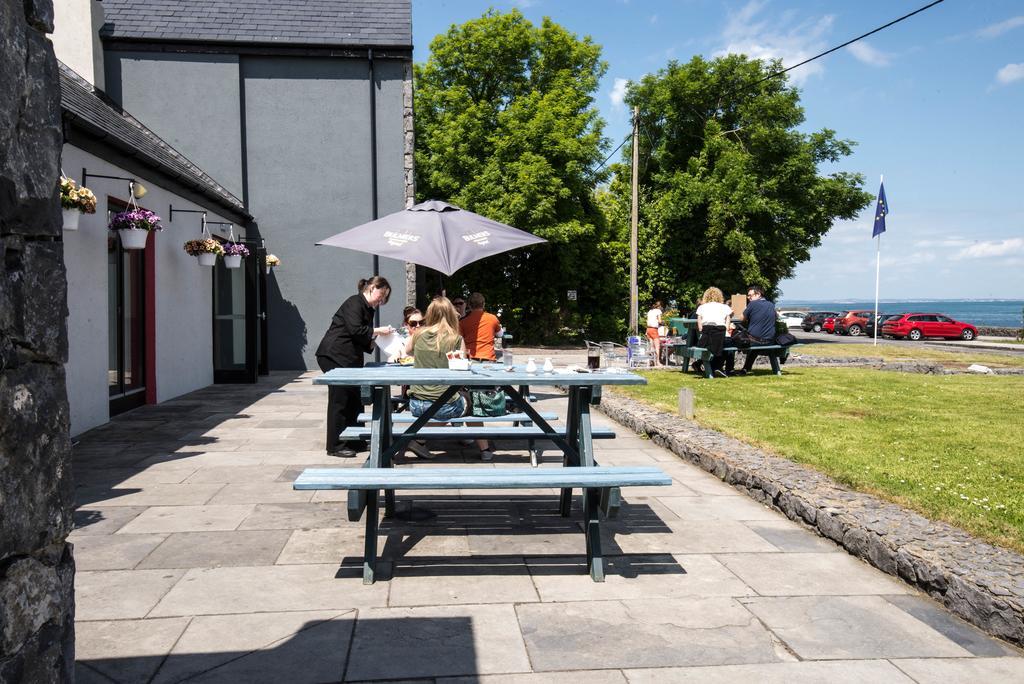 Burren Atlantic Hotel & Holiday Cottages Ballyvaughan Buitenkant foto