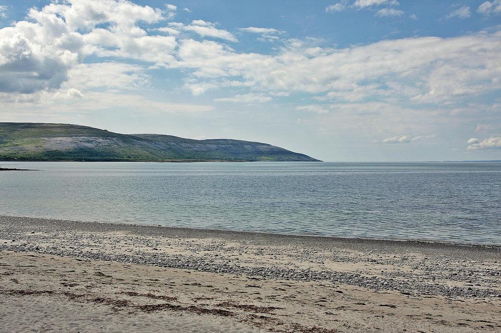 Burren Atlantic Hotel & Holiday Cottages Ballyvaughan Buitenkant foto